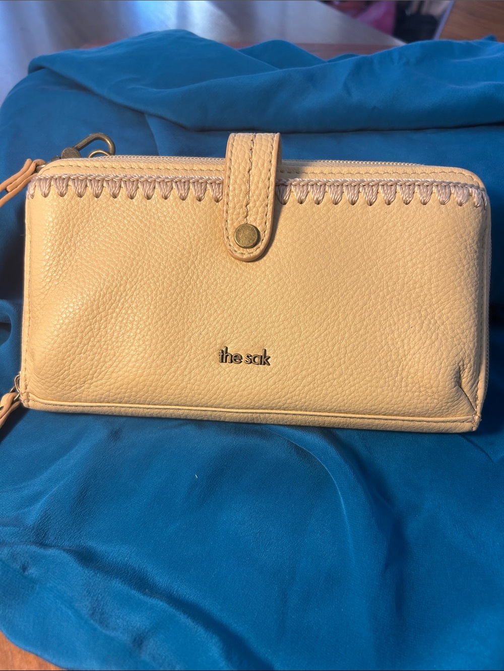 the sak Cream Pebbled Leather Wristlet Wallet with Whipstitch Trim